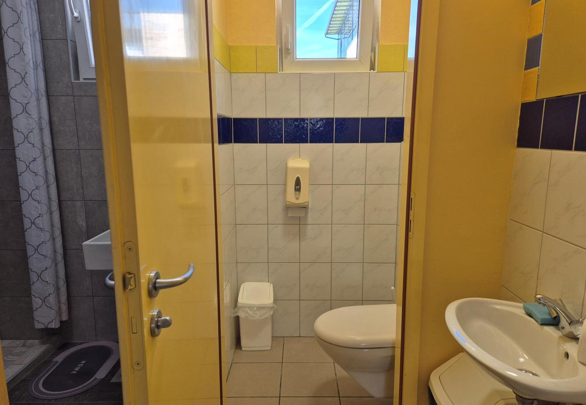 Bled Lesce Station Rooms And Beds ภายนอก รูปภาพ