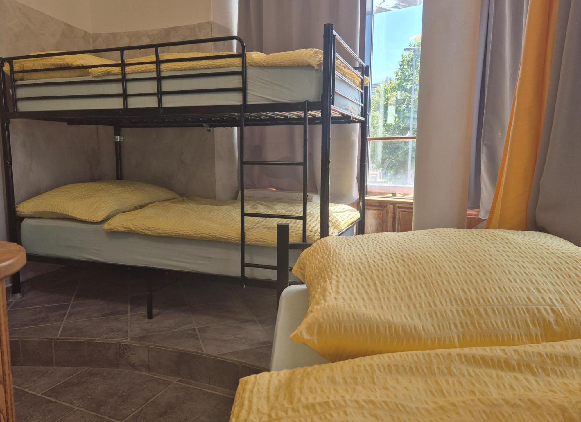 Bled Lesce Station Rooms And Beds ภายนอก รูปภาพ